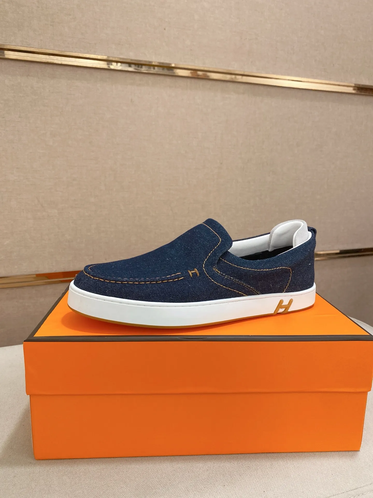 Men's clothing and shoes💰: 442💰《HERMES》【Classic original single version】Hermès; top 🔝purchase agent🔍🔍men's latest 🇺🇸 counter sales simultaneously, imported from Italy original ▲▲cowhide ▲▲ (high-end, nobility, class) ) Exquisite workmanship (Italian 🇮🇹 imported water-dyed 🐂 cowhide lining) sole: original sole provided by the original factory, ⚠️exclusive double-layer activity·TPR·rubber·combined molded outsole; super comfortable·wear-resistant·non-slip·environmental protection The real thing is more beautiful if you take the real thing (high quality, follow the order). You can enter and exit the counter at will * Number of yards: 38-44 (45 can be customized and cannot be returned or exchanged)